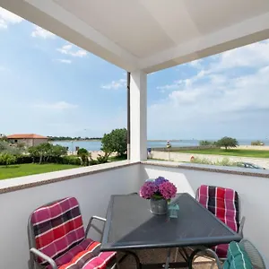 https://seaplace-1.in-istria.net