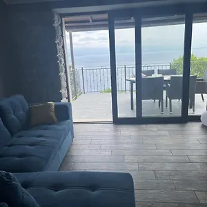 https://holiday-home-anamaria.primorje-gorskikotar.com