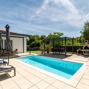 https://villa-relax-home-sun.in-istria.net